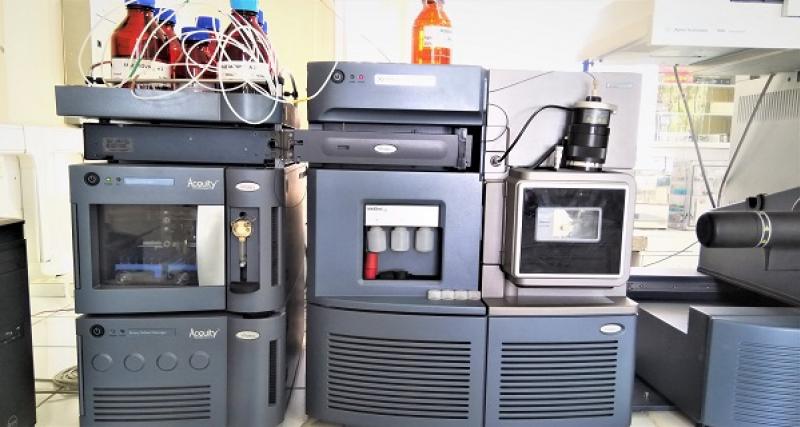 Cromatógrafo líquido acoplado a espectrómetro de masas (UPLC/MS/MS)