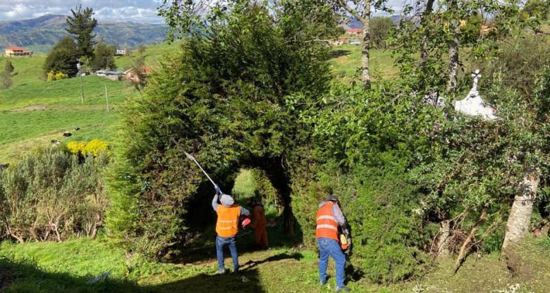 Imagen que demuestra las intervenciones que se realizan en las áreas verdes de nuestras parroquias