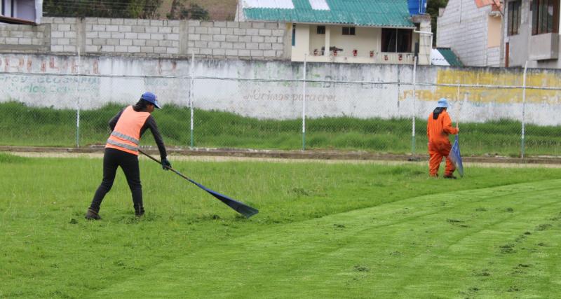 Imagen que demuestra la ejecución de trabajos cuando se solicita la intervención de mantenimiento Áreas Verdes, Parques, Parterres y Canchas Deportivas - Centros Educativos