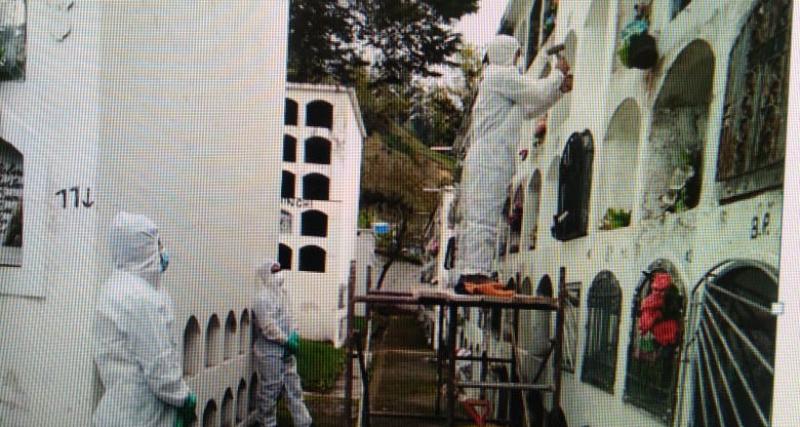 Exhumaciones en el Cementerio Municipal 