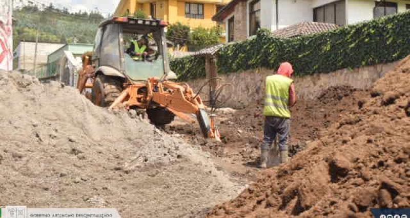 Maquinaria realizando trabajos 