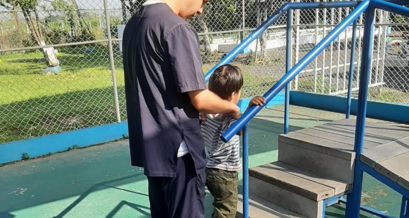 Terapia Física para niños, niñas y adolescentes con discapacidad