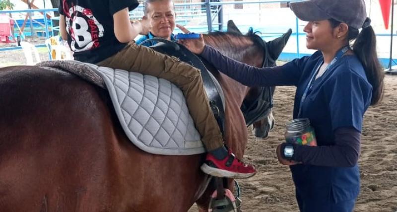Terapia asistida con caballos para niños, niñas y adolescentes con discapacidad