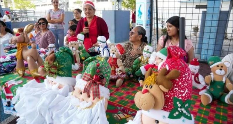 Creación y decoración de muñecos y adornos navideños