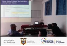 Emisión de diseños curriculares por competencias laborales