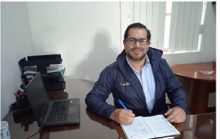 Analista realizando electrónicamente el el desistimiento de la solicitud de importación o exportación de sustancias catalogadas sujetas a fiscalización, el sistema ECUAPASS.