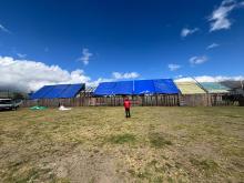 Inspector realizando la revisión técnica en las instalaciones de evento taurino.